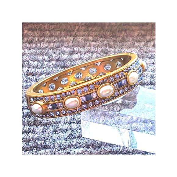 Heidi Daus Faux Pearl Hinged Bangle Bracelet Crystal Signed - Picture 1 of 9